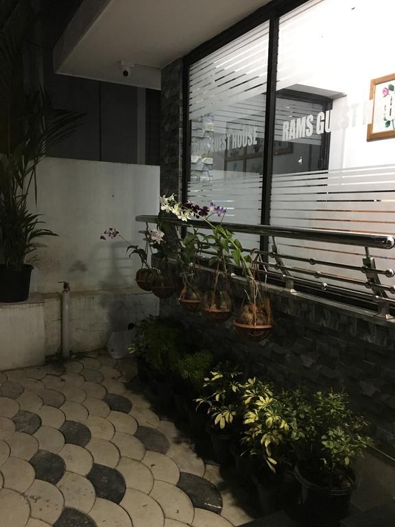 Rams Guest House Near Lulu Mall 트리반드룸 외부 사진